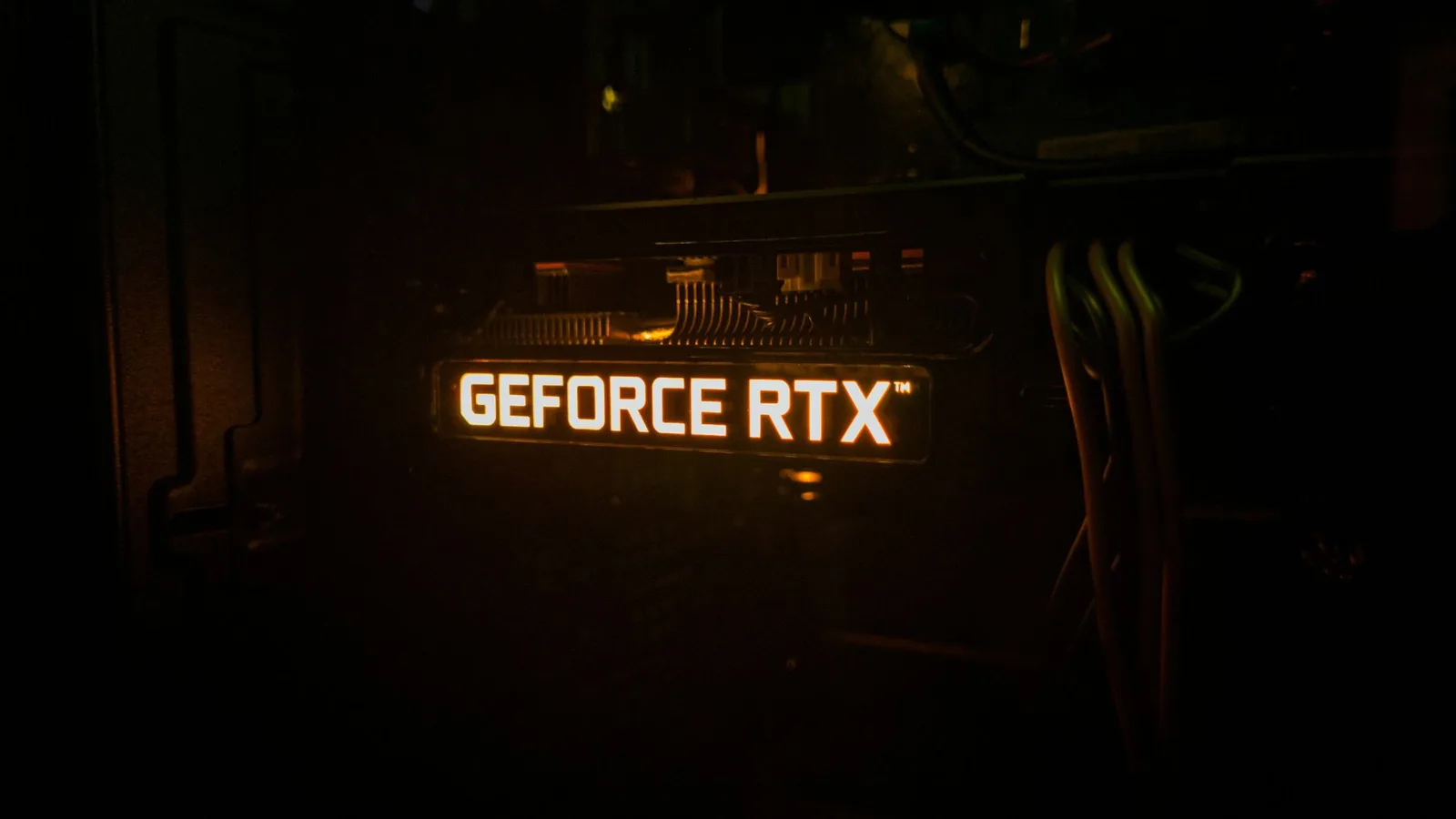 Cấu hình PC chơi game RTX 5060 giá 1.294 USD năm 2026